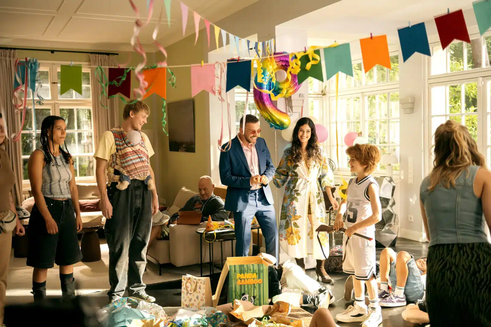 Scena del film il regalo di compleanno, la festa in famiglia