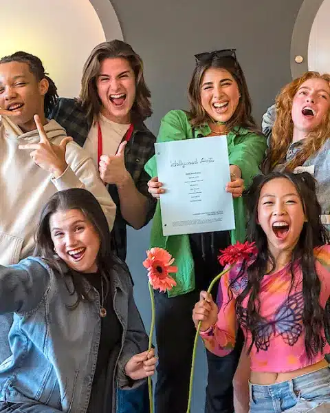 Il cast della serie hollywood arts, spin-off di victorious, in una foto ufficiale netflix