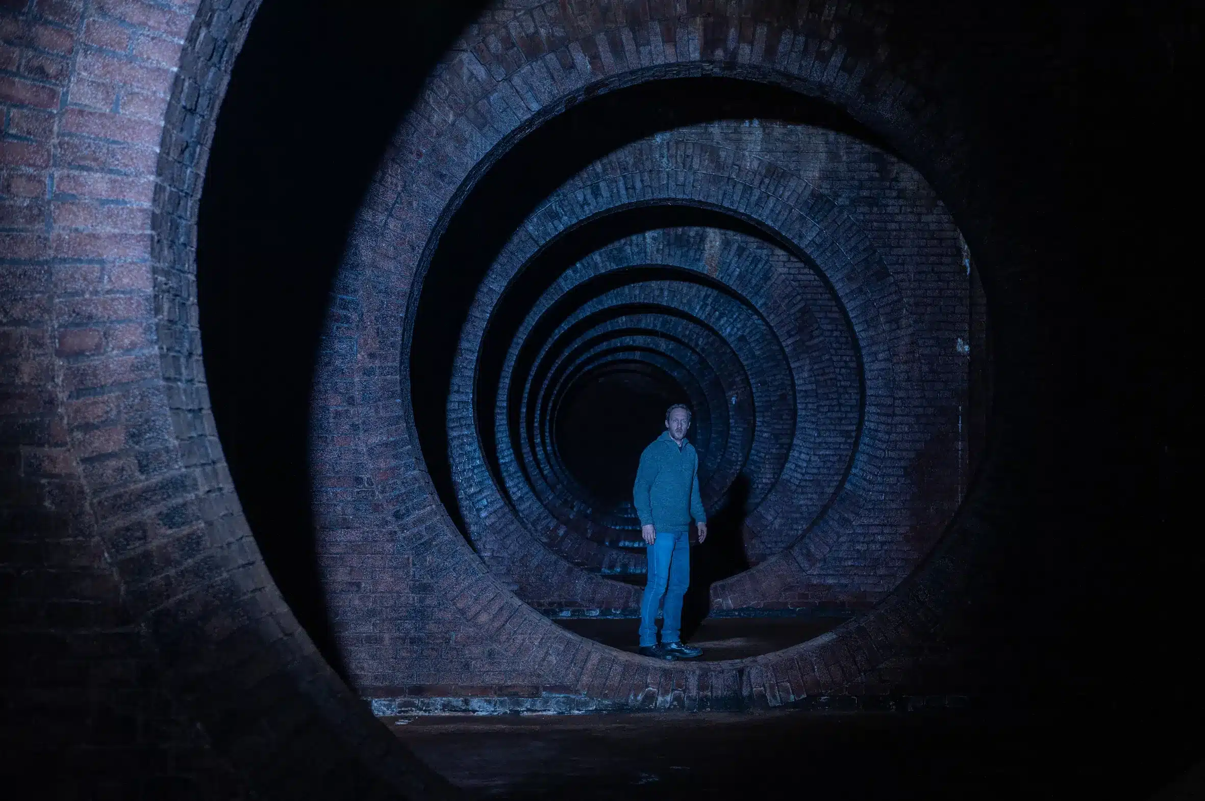 Viktor larenz in una scena di la terapia di sebastian fitzek