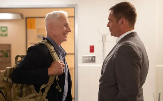 Ncis origins: perché gibbs e dinozzo compaiono nel presente?