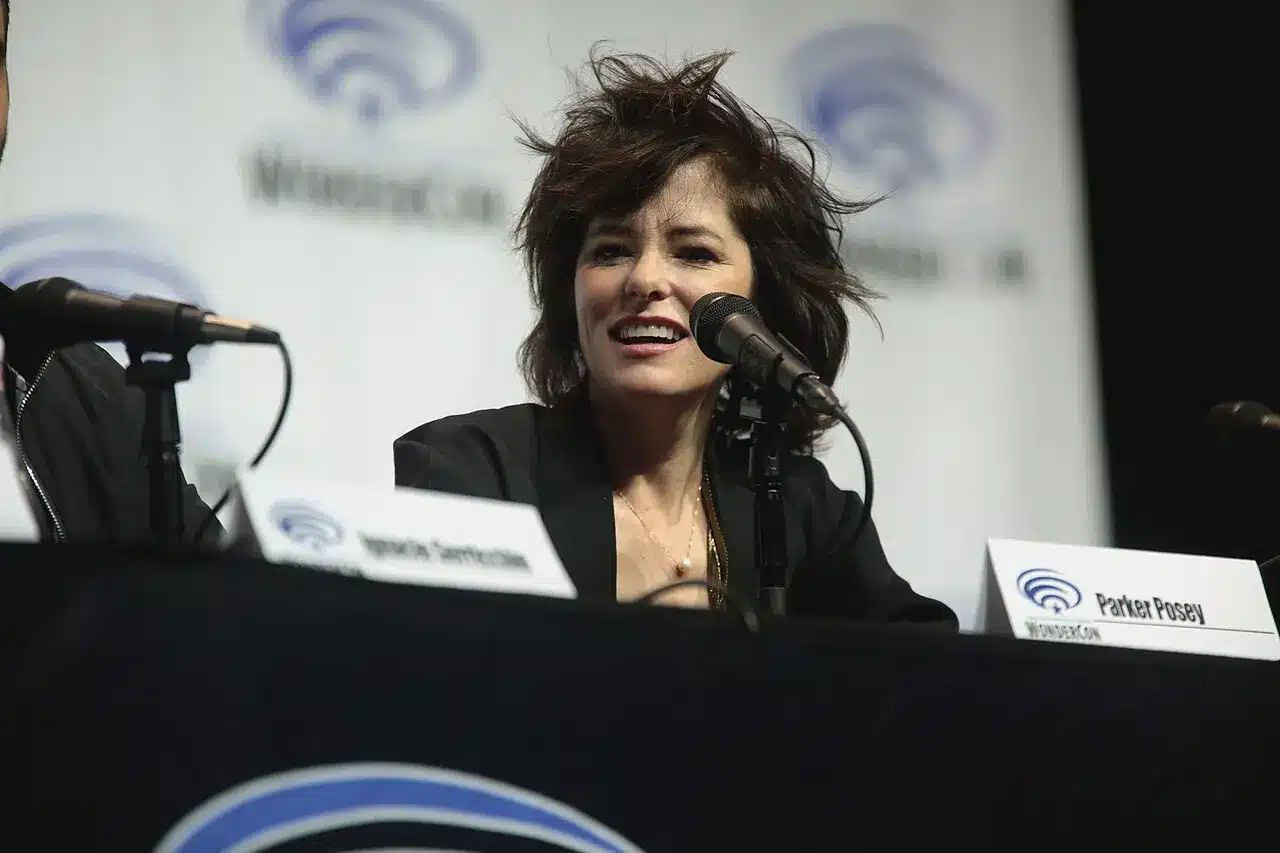 Parker posey al wondercon 2018, foto di gage skidmore, cc by-sa 2. 0