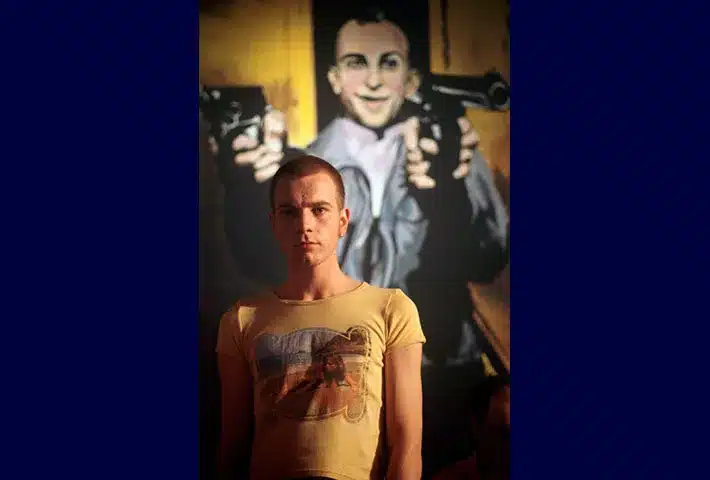 Ewan mcgregor interpreta mark renton in trainspotting